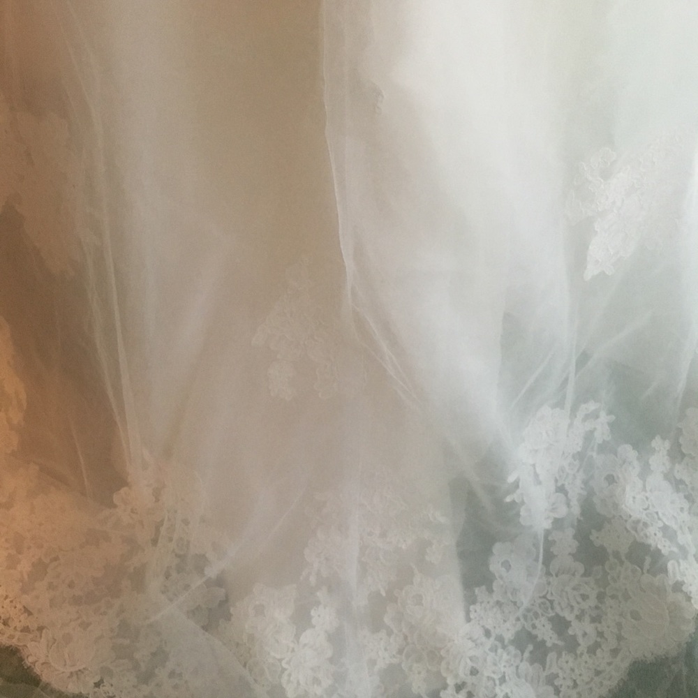 WEDDING DRESS - Picture 5 of 8